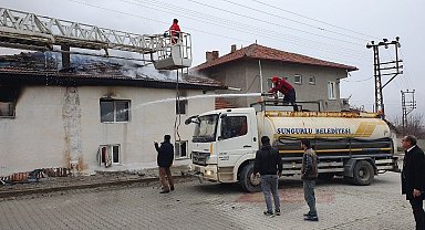 Çorum'da iki katlı ev kül oldu