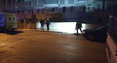 Çorum'da otomobil ile gelip evi kurşunladılar
