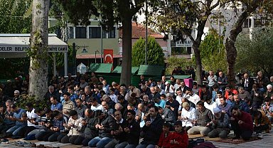 Cuma namazında Filistin için dua