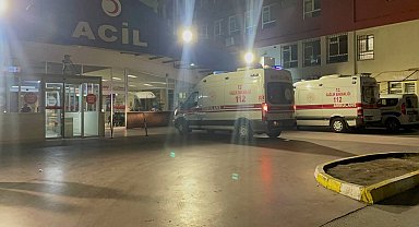 Darp edilen kadın araçtan yola atıldı