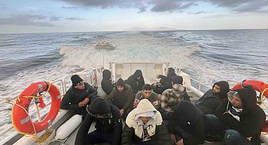 Datça'da 14 düzensiz göçmen kurtarıldı