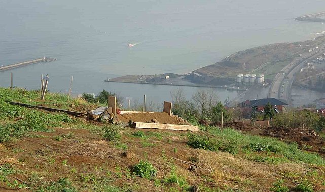 Deniz manzaralı mezarlığa definler başladı