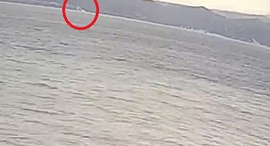 Deprem anında denizin ortasından duman çıkmış