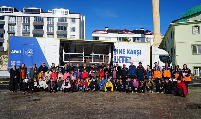 Deprem Simülasyon Tırıyla öğrenciler depremi öğrendi