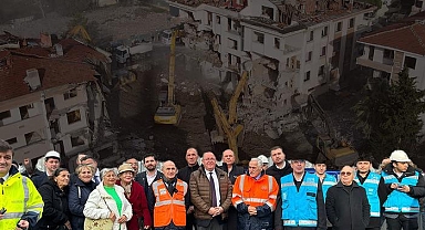 Deprem uzmanı Prof. Dr. Şükrü Ersoy'dan Marmara depremi açıklaması: 'Süre doldu, her an deprem olma potansiyeli var', O bölgeye dikkat çekildi: 'Hepsi yerle bir olur, kimse çıkamaz'