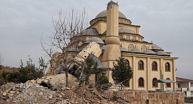 Depremde yıkılan tarihi mekanlar fotoğraflandı