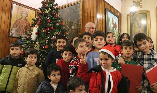 Depremin vurduğu İskenderun'da Noel etkinliği