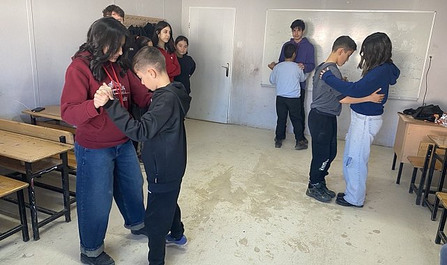 Depremzede öğrenciler çeşitli etkinliklerle eğleniyor