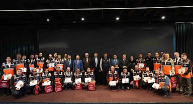 Din görevlisi ve sağlık çalışanından oluşan 375 kişi destek AFAD gönüllüsü oldu