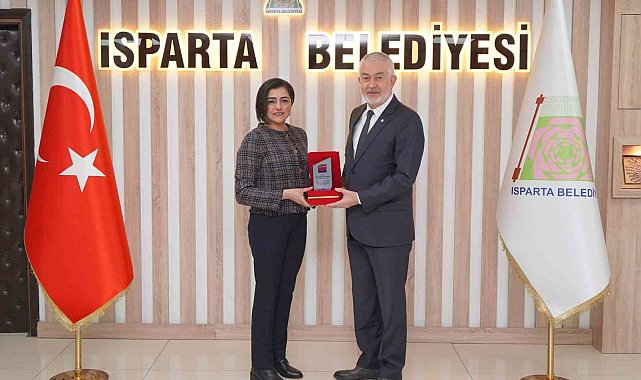 Diş hakimlerinden Başkan Başdeğirmen'e deprem bölgesi hizmet plaketi