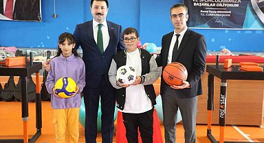Diyadin'de gençlere spor malzemesi desteği