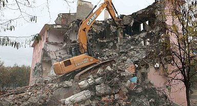 Diyarbakır'da asılsız ihbarla gündeme gelen binanın yıkımına başlandı