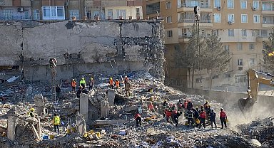 Diyarbakır'da depremde 77 kişiye mezar olan binanın inşasında elverişsiz malzeme kullanılmış