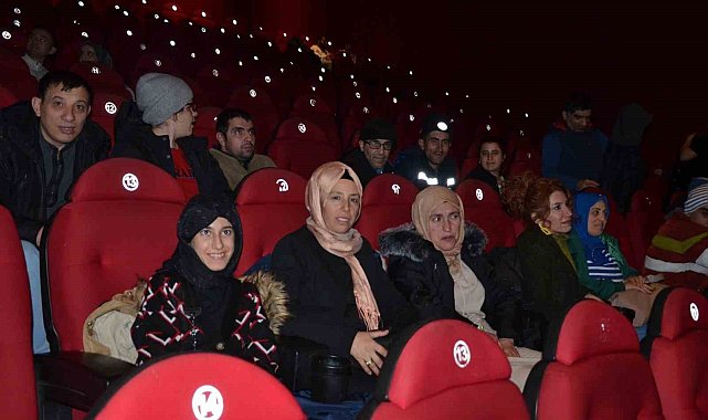 Diyarbakır'da engelli vatandaşlara sinema keyfi