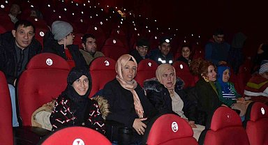 Diyarbakır'da engelli vatandaşlara sinema keyfi