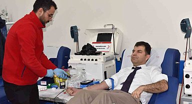 Diyarbakır'da hastane personeli ve vatandaşlar kan bağışında bulundu