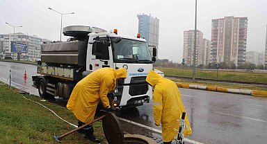 Diyarbakır'da kuvvetli sağanak mesaisi