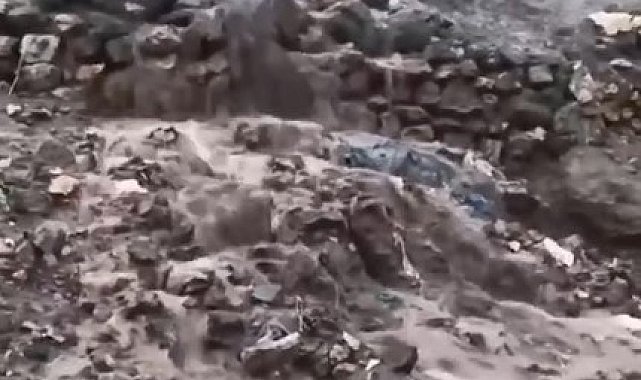 Diyarbakır'da sağanak yağış sonrası ev ve sokakları su bastı