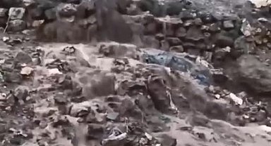 Diyarbakır'da sağanak yağış sonrası ev ve sokakları su bastı