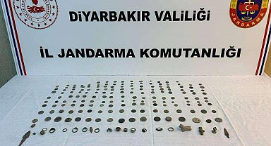Diyarbakır'da tarihi eser operasyonu: Asurlara ait sikke ve malzemeler ele geçirildi