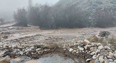Doğanşehir'de yağmur suları sel getirdi