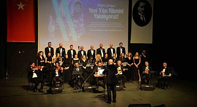 Doktorlar korosu sağlık için söylüyor, yeni yılın ritmini yakalıyor