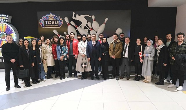 DPÜ Rektörü Kızıltoprak ve öğrenciler, "Aybüke: Öğretmen Oldum Ben" filminde