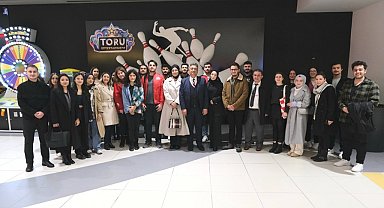 DPÜ Rektörü Kızıltoprak ve öğrenciler, "Aybüke: Öğretmen Oldum Ben" filminde