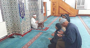 Dumlupınar'da şehitler için sabah namazında Kur'an okunup dua edildi