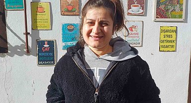 Duvardaki kartpostallarda mutluluk var