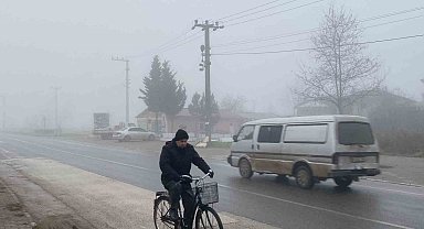 Düzce'de sis etkili oluyor