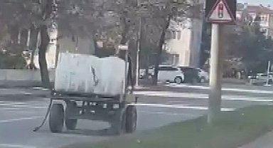 Edirne'de başıboş atın trafikte saçtığı dehşet kamerada