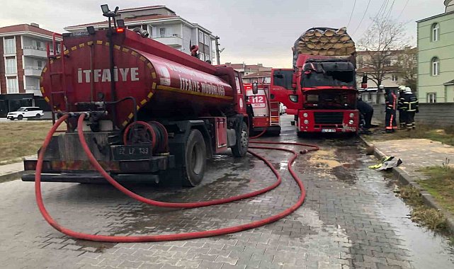 Edirne'de park halindeki kamyon alev alev yandı