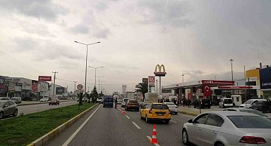 Edremit'te servis minibüsü ile otomobil çarpıştı: 6 yaralı
