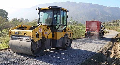 Efeler Belediyesi yol asfaltlama çalışmalarını sürdürüyor