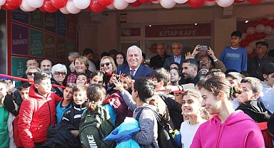 Efeler'de 14'üncü Kitap Kafe düzenlenen tören ile açıldı