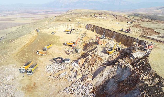 Ege'nin en büyük güneş enerji santralinde çalışmalar sürüyor