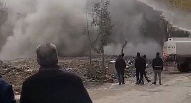 Elazığ'da ağır hasarlı bina tek dokunuşla yıkıldı