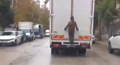 Elazığ'da çocukların tehlikeli yolculuğu kamerada