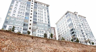 Elazığ'da istinat duvarı kısmen çöktü: Binalar uçurumun eşiğinde