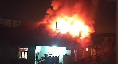 Elazığ'da korkutan çatı yangını