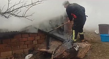Elazığ'da odunluk yangını