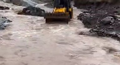 Elazığ'da şiddetli yağışlar köy yollarına zarar verdi