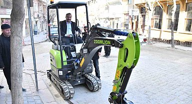 Emet Belediyesine hibe 2 iş makinesi