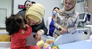 Emine Erdoğan'dan Gazzeli hasta çocuklara şefkat eli