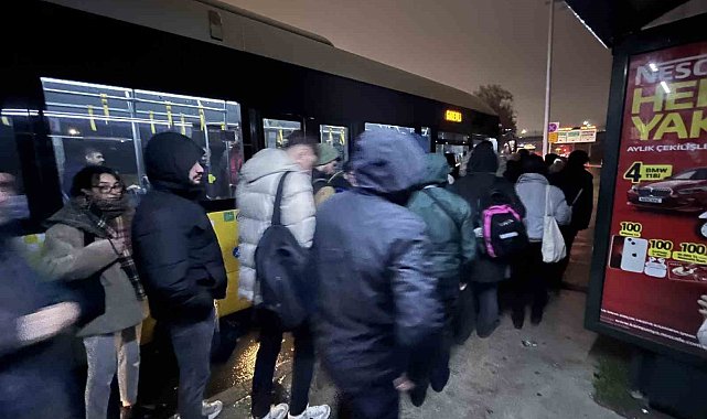 Eminönü-Alibeyköy tramvay hattında arıza: Vatandaşların mağduriyeti kameralara yansıdı