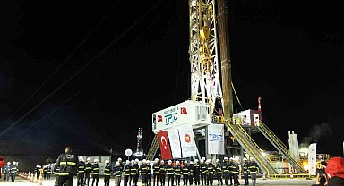 Enerji ve Tabii Kaynaklar Bakanı Bayraktar, Şehit Esma Çevik Üretim İstasyonu'nda incelemelerde bulundu