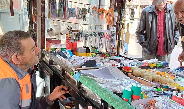 Engelli Aktaş çocukluğundan bu yana çalışıp ekmeğini taştan çıkarıyor