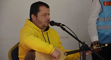 Engelli halk ozanının Filistin duyarlılığı herkesi duygulandırdı