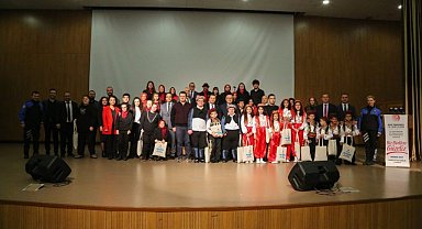 Engelli Korosu ve Engelliler Folklor Gösterisi İzleyenleri Büyüledi